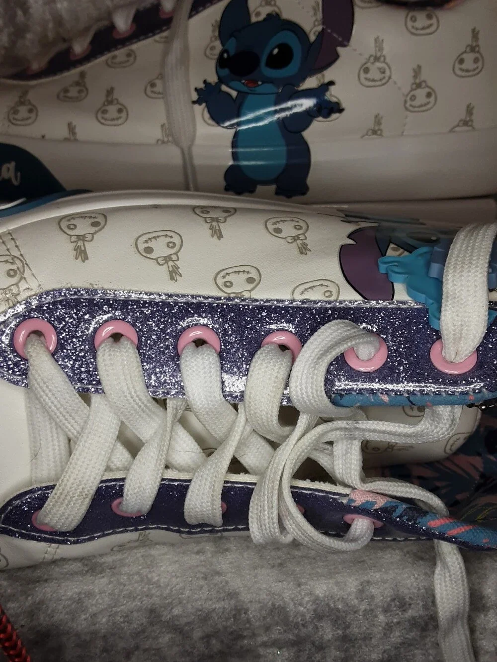 Disney Stitch Graphic White Low-Top Sneakers  Grownup With 4 Charms